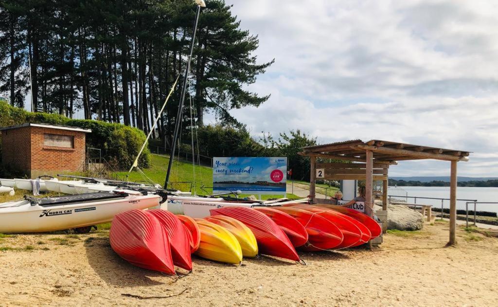 Chalet, Balcony, Bbq, Sleeps 6, Apartman Lytchett Minster Kültér fotó